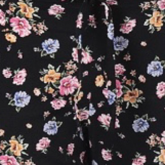 EUC Torrid Cropped Floral Challis Drawstring Joggers in Black Plus Size 3X - Picture 7 of 7